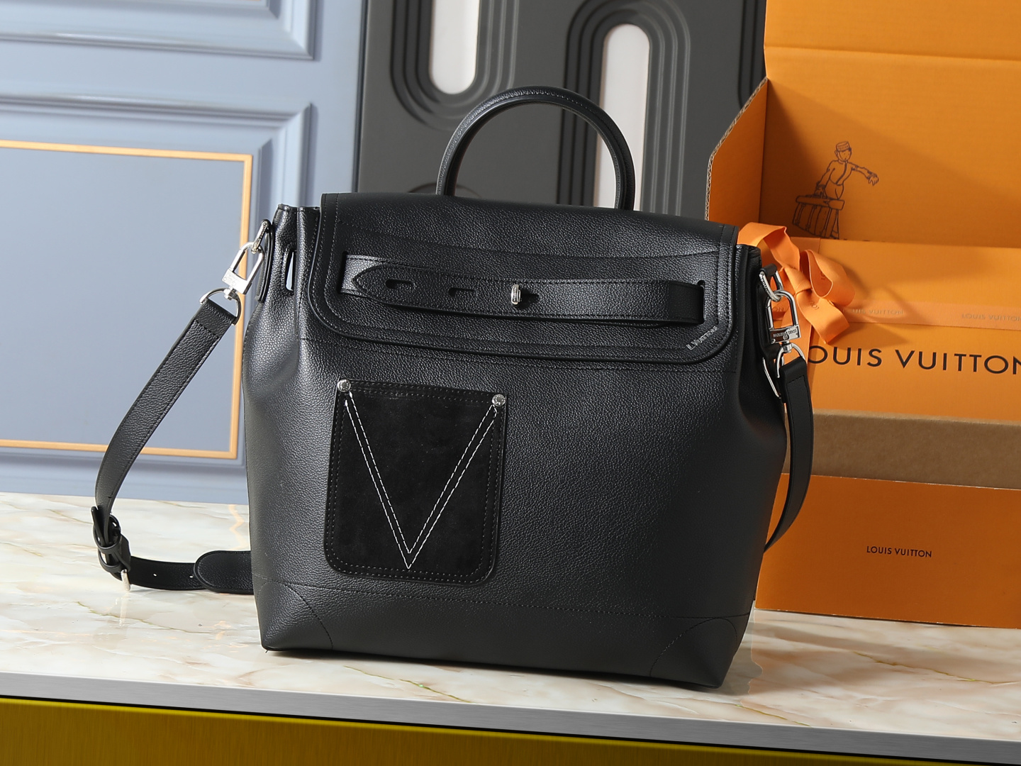 Louis Vuitton LV Classic Handbag Premium Canvas Model M29139 Embossed Logo Luxury Daily Wear Luxury Handbag